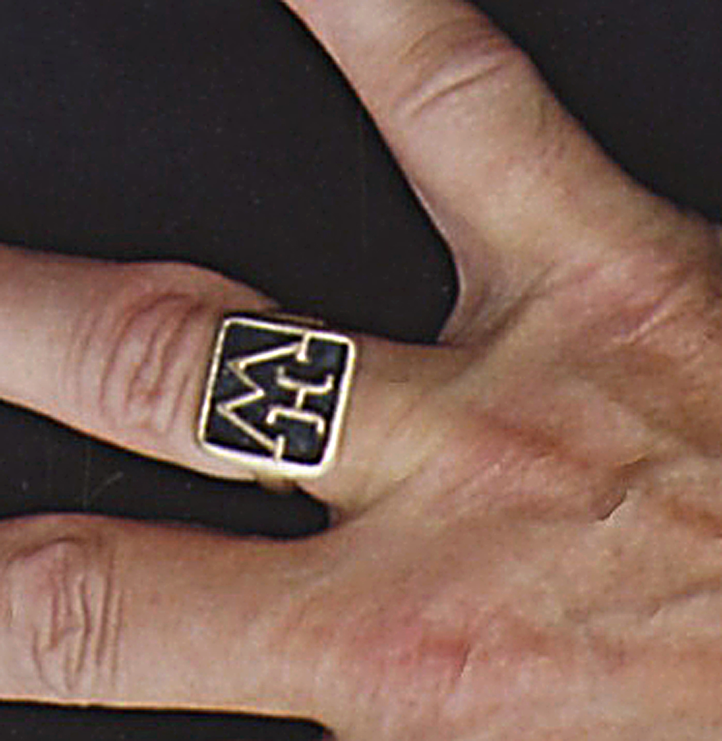 ring met niëllo ingelegd