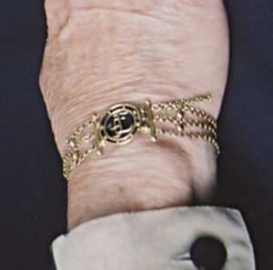 gouden armband met niëllo