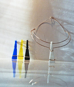 hanger met plexiglaselementen