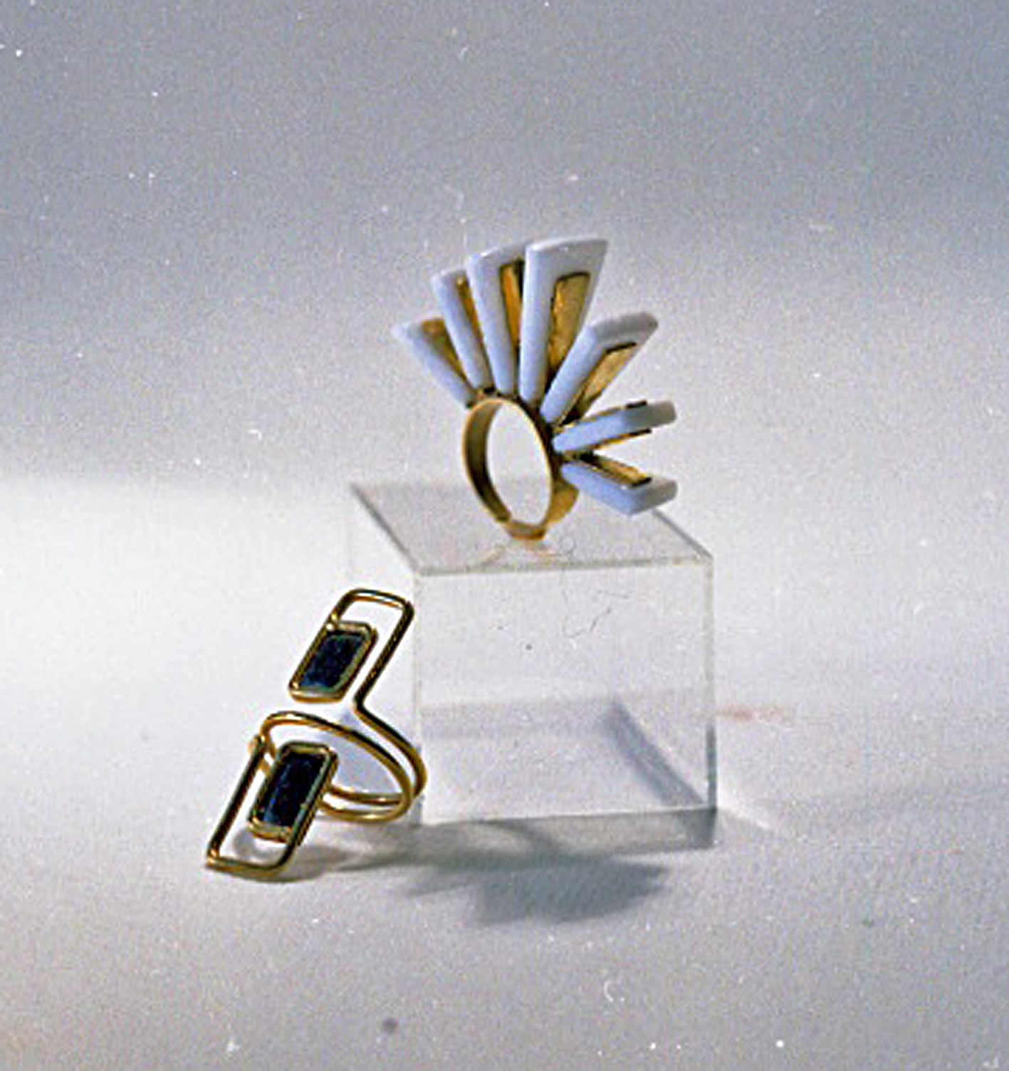 gouden ringen met plexiglas